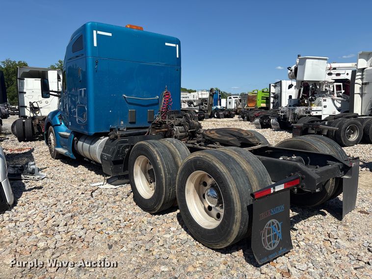 image for item YA2903 2017 Kenworth T680 semi truck