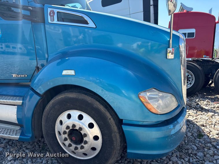 image for item YA2903 2017 Kenworth T680 semi truck