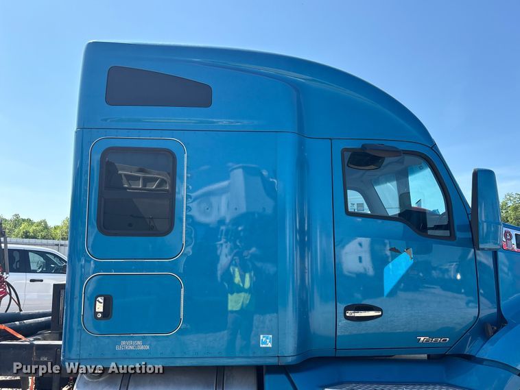 image for item YA2903 2017 Kenworth T680 semi truck