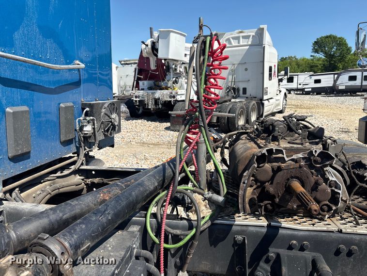 image for item YA2903 2017 Kenworth T680 semi truck
