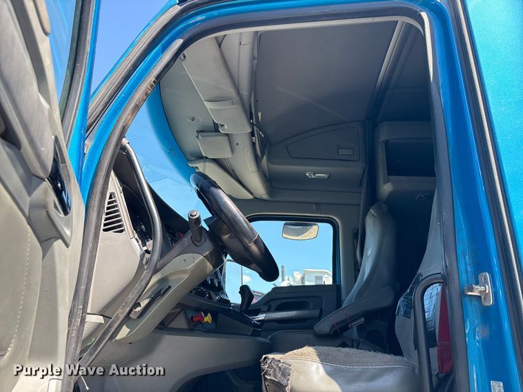 image for item YA2903 2017 Kenworth T680 semi truck