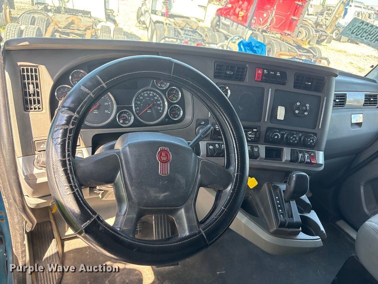image for item YA2903 2017 Kenworth T680 semi truck