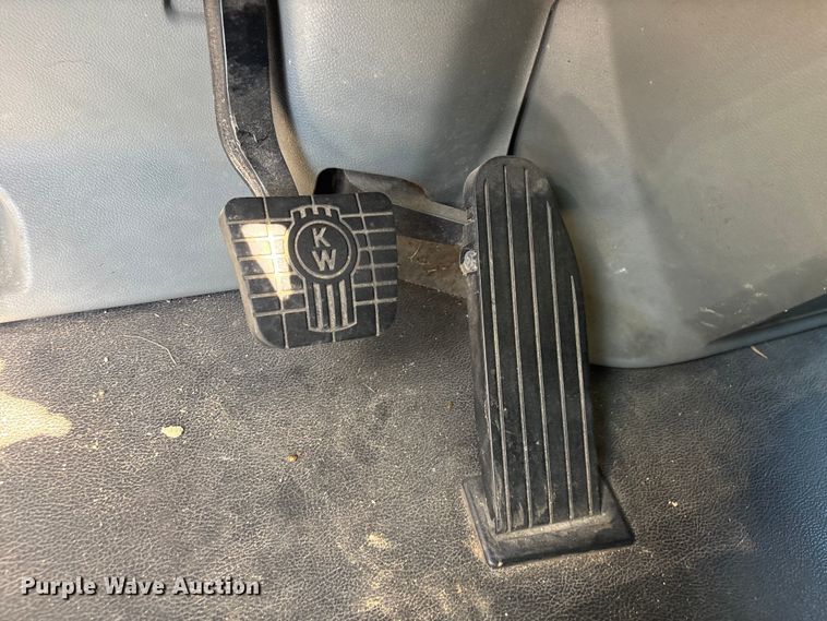 image for item YA2903 2017 Kenworth T680 semi truck