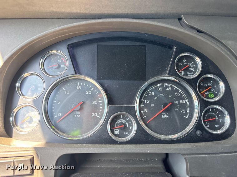 image for item YA2903 2017 Kenworth T680 semi truck