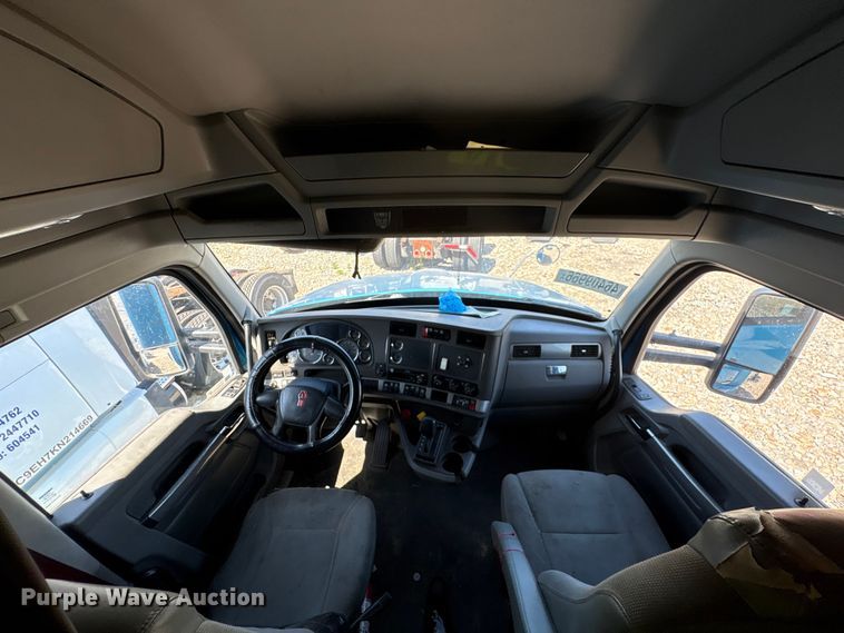 image for item YA2903 2017 Kenworth T680 semi truck