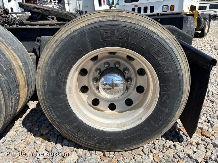 image for item YA2903 2017 Kenworth T680 semi truck