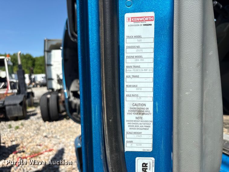 image for item YA2903 2017 Kenworth T680 semi truck