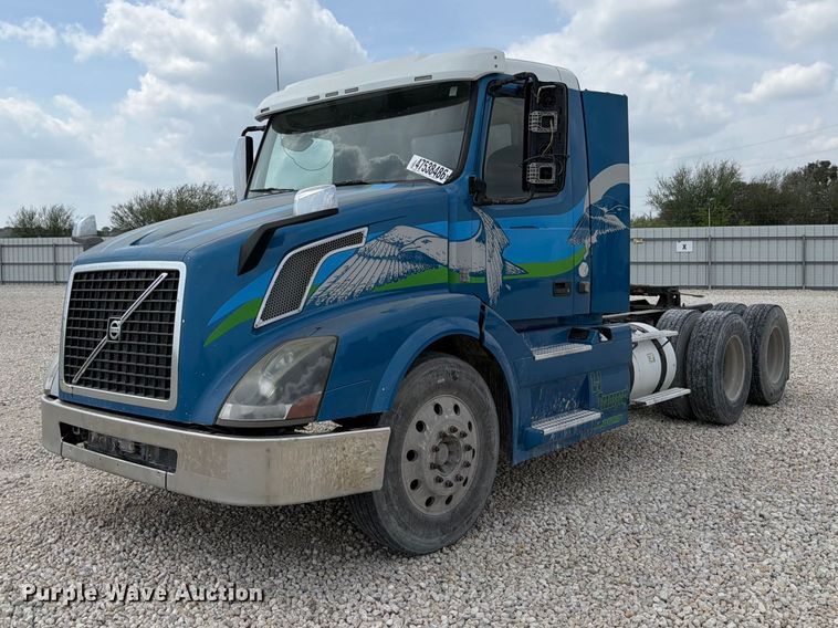 image for item YA2987 2017 Volvo VNL semi truck