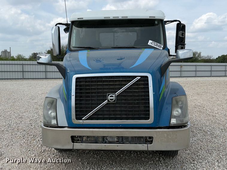 image for item YA2987 2017 Volvo VNL semi truck