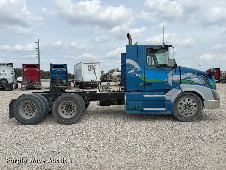 image for item YA2987 2017 Volvo VNL semi truck