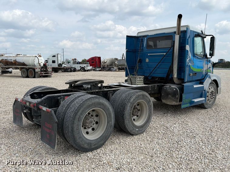 image for item YA2987 2017 Volvo VNL semi truck