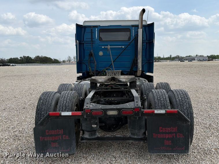 image for item YA2987 2017 Volvo VNL semi truck