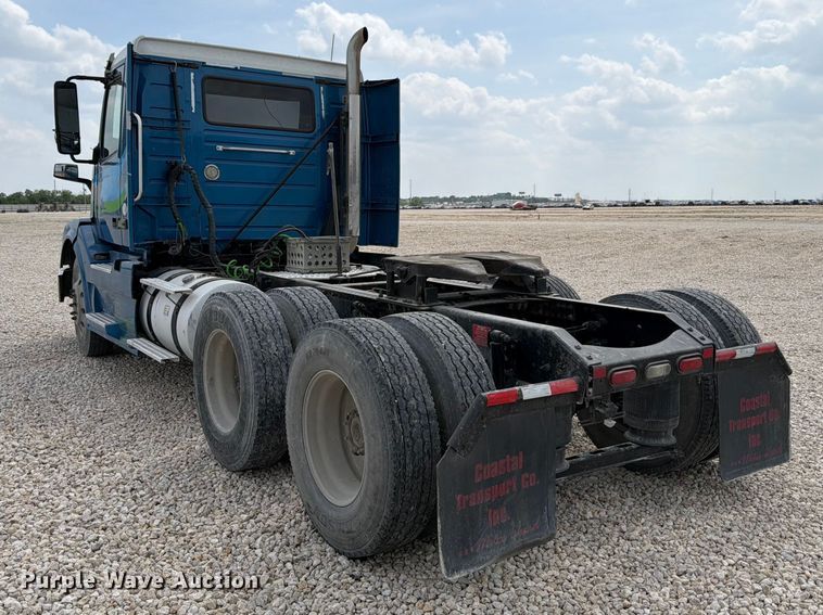 image for item YA2987 2017 Volvo VNL semi truck