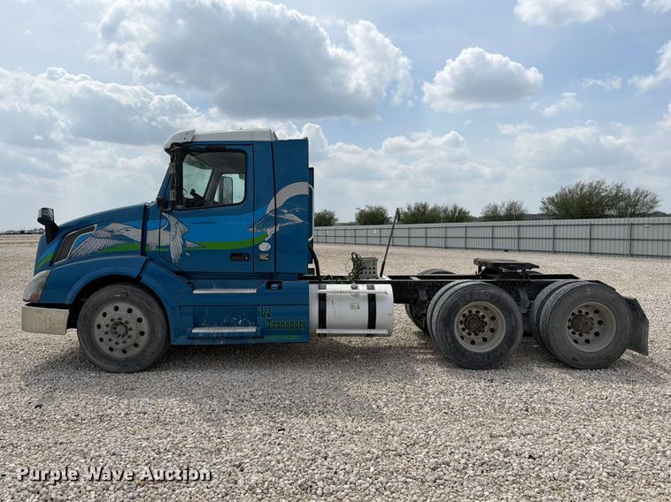 image for item YA2987 2017 Volvo VNL semi truck