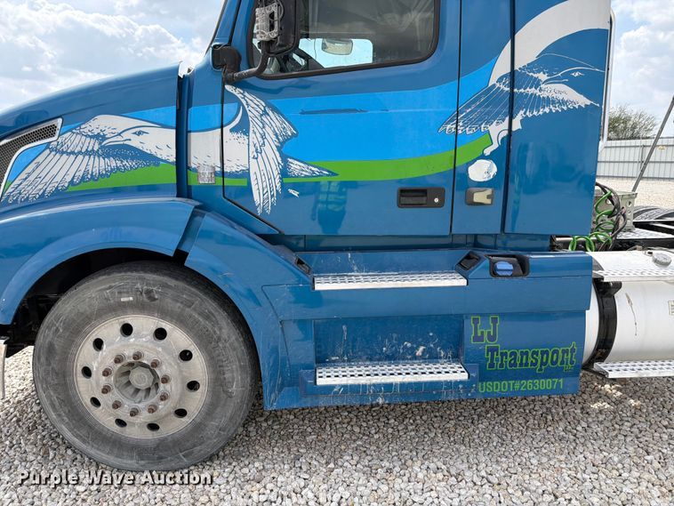 image for item YA2987 2017 Volvo VNL semi truck