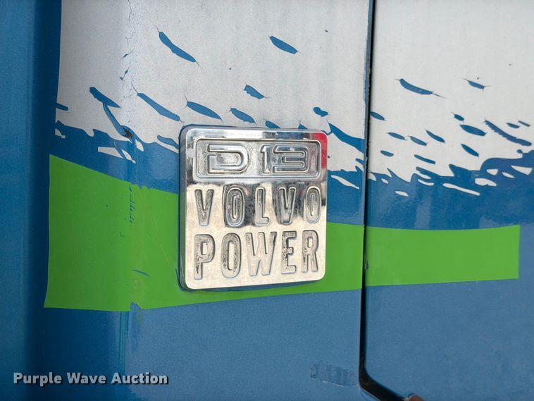 image for item YA2987 2017 Volvo VNL semi truck