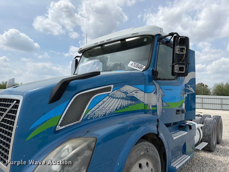 image for item YA2987 2017 Volvo VNL semi truck