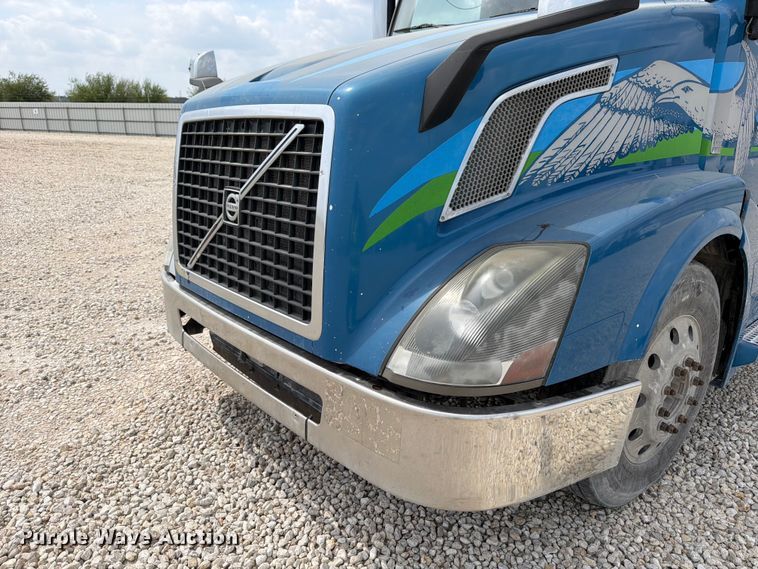 image for item YA2987 2017 Volvo VNL semi truck