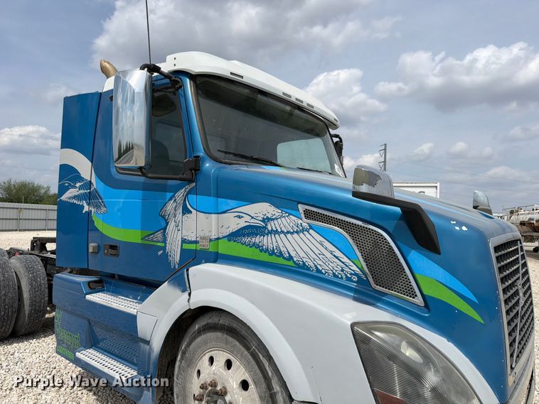 image for item YA2987 2017 Volvo VNL semi truck