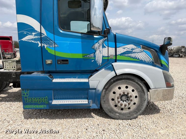 image for item YA2987 2017 Volvo VNL semi truck