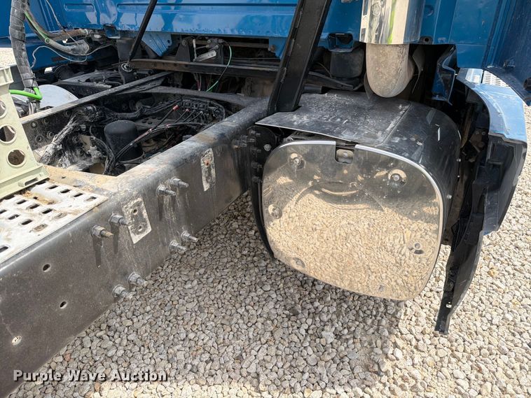 image for item YA2987 2017 Volvo VNL semi truck