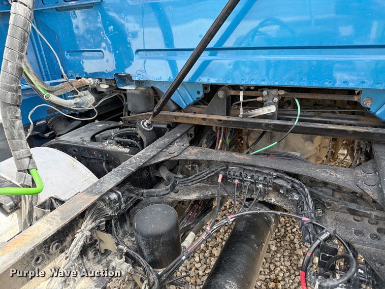 image for item YA2987 2017 Volvo VNL semi truck