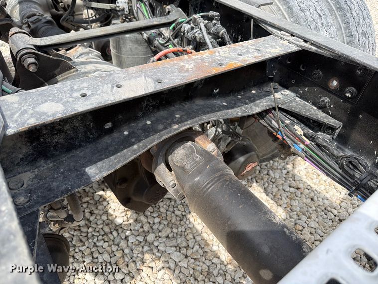 image for item YA2987 2017 Volvo VNL semi truck