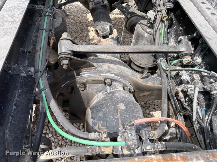 image for item YA2987 2017 Volvo VNL semi truck