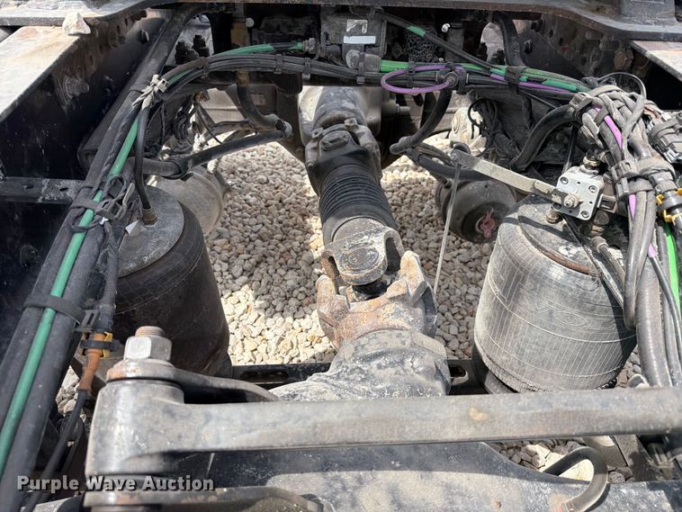 image for item YA2987 2017 Volvo VNL semi truck