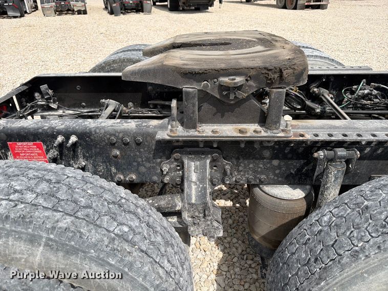 image for item YA2987 2017 Volvo VNL semi truck