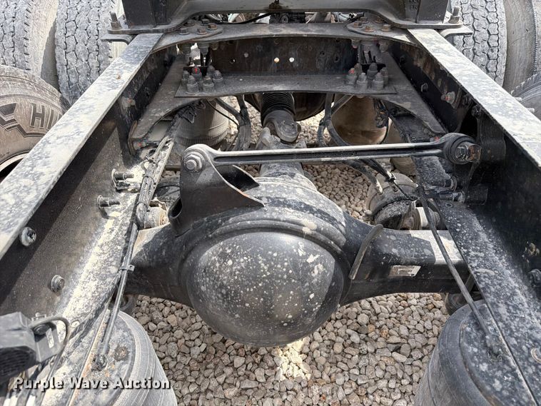 image for item YA2987 2017 Volvo VNL semi truck