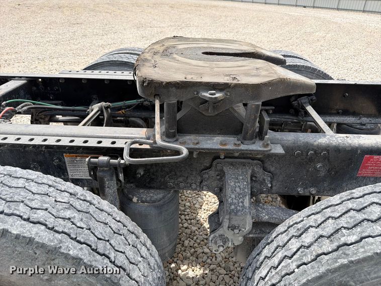 image for item YA2987 2017 Volvo VNL semi truck