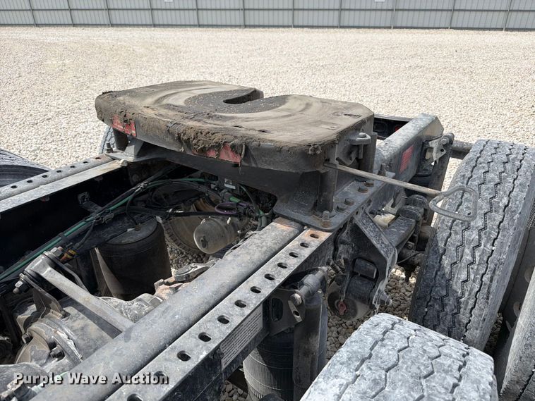 image for item YA2987 2017 Volvo VNL semi truck