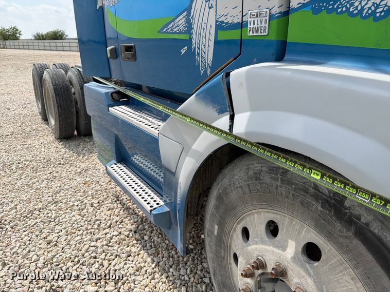 image for item YA2987 2017 Volvo VNL semi truck