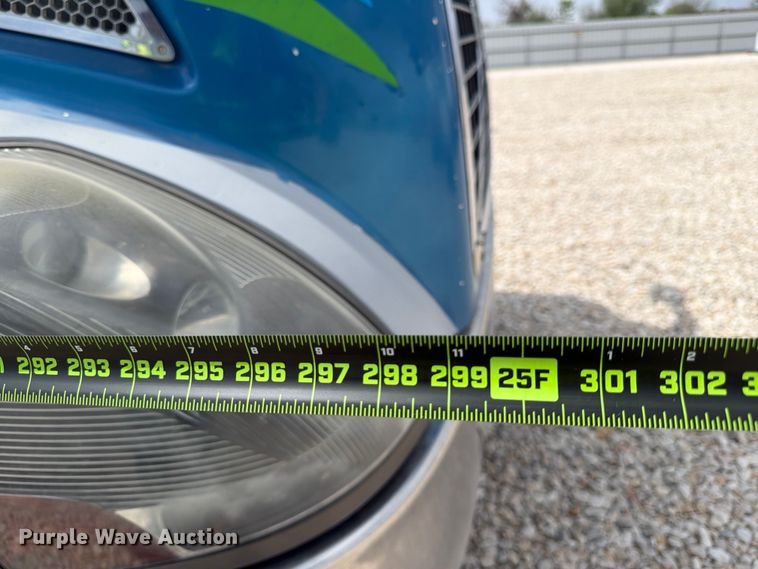 image for item YA2987 2017 Volvo VNL semi truck