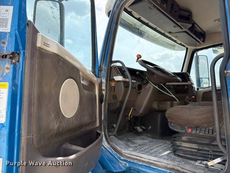 image for item YA2987 2017 Volvo VNL semi truck