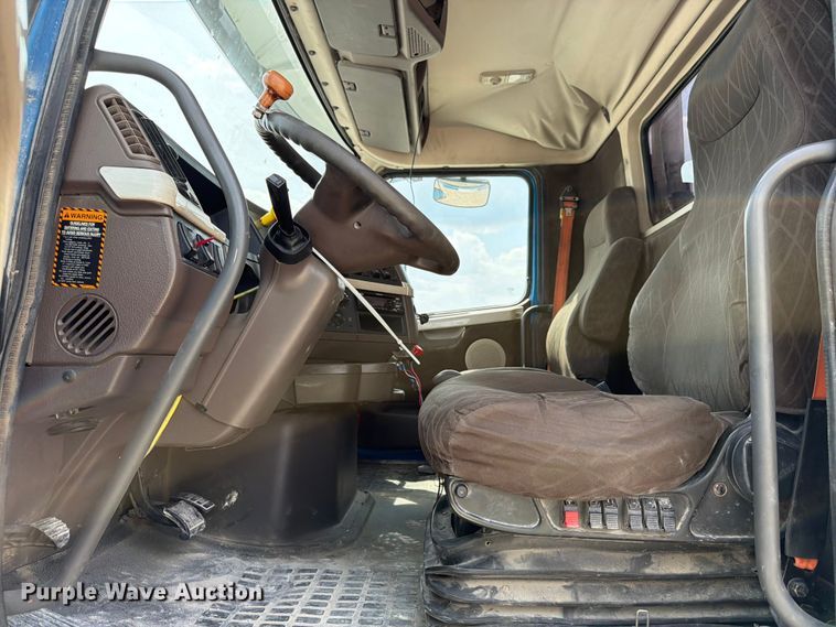 image for item YA2987 2017 Volvo VNL semi truck