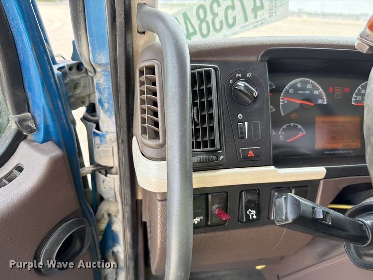 image for item YA2987 2017 Volvo VNL semi truck