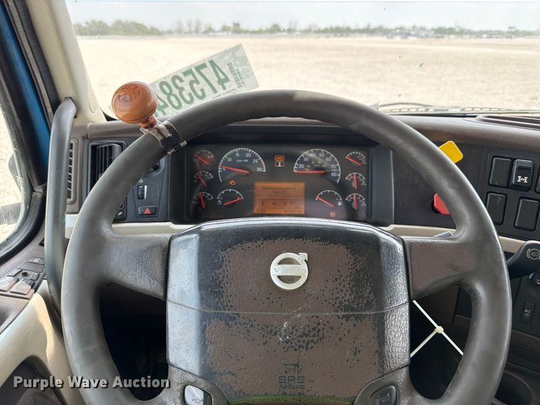 image for item YA2987 2017 Volvo VNL semi truck