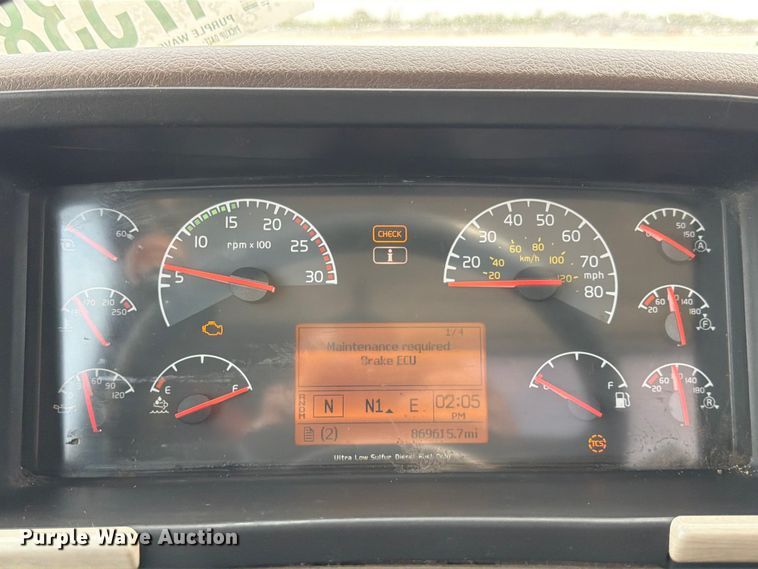 image for item YA2987 2017 Volvo VNL semi truck