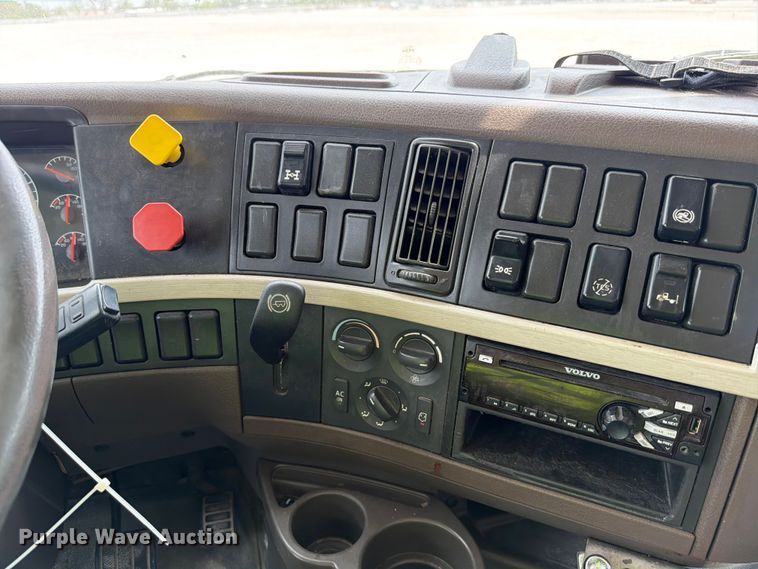 image for item YA2987 2017 Volvo VNL semi truck