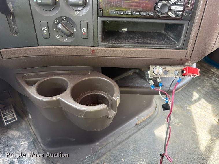 image for item YA2987 2017 Volvo VNL semi truck