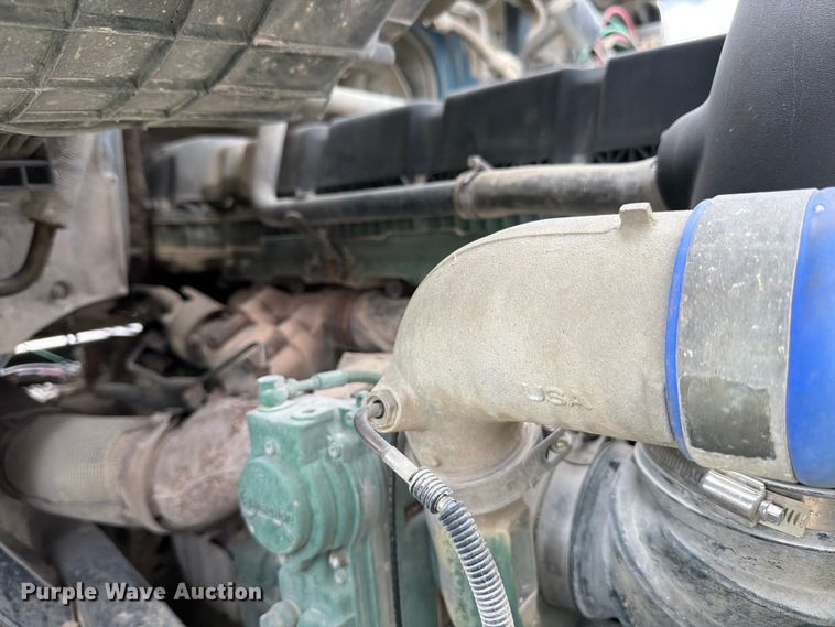 image for item YA2987 2017 Volvo VNL semi truck