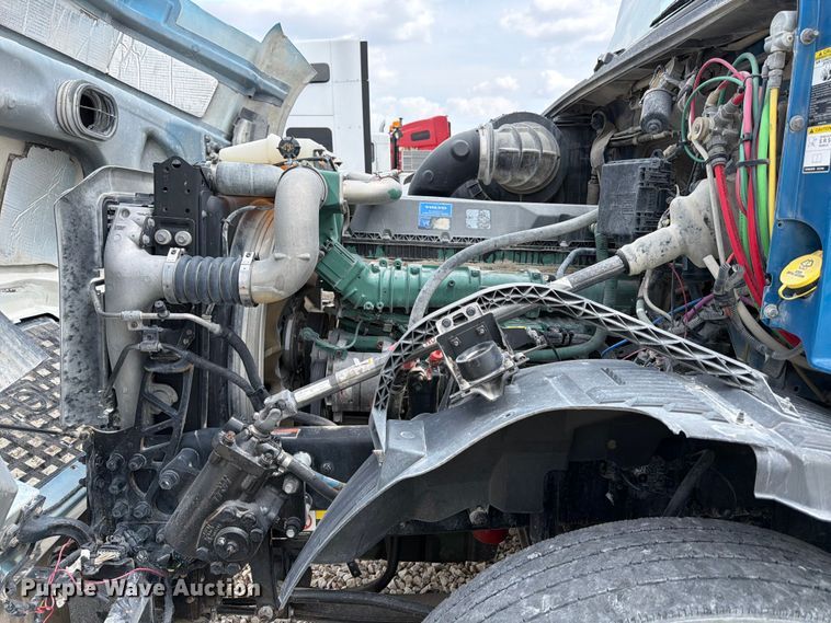 image for item YA2987 2017 Volvo VNL semi truck