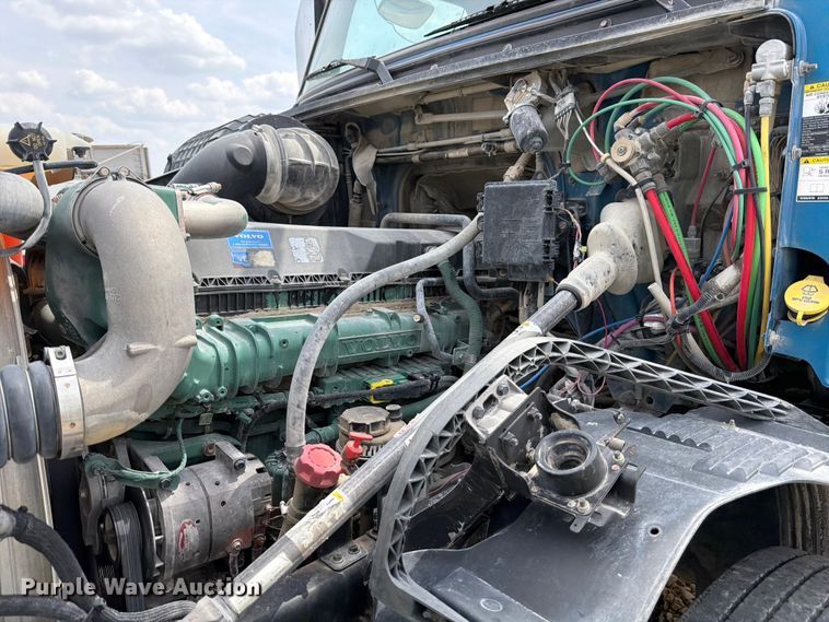 image for item YA2987 2017 Volvo VNL semi truck