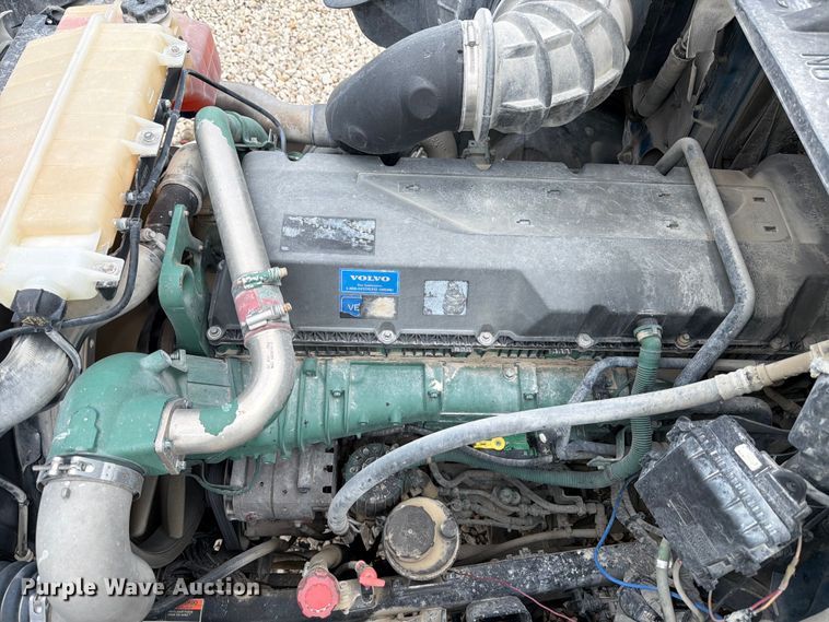 image for item YA2987 2017 Volvo VNL semi truck