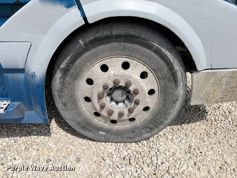 image for item YA2987 2017 Volvo VNL semi truck