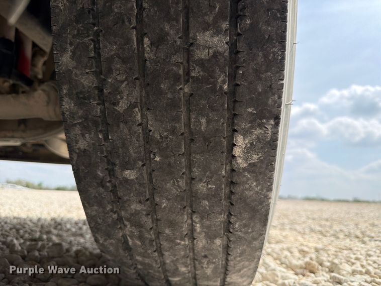 image for item YA2987 2017 Volvo VNL semi truck