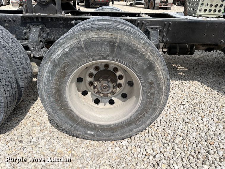 image for item YA2987 2017 Volvo VNL semi truck