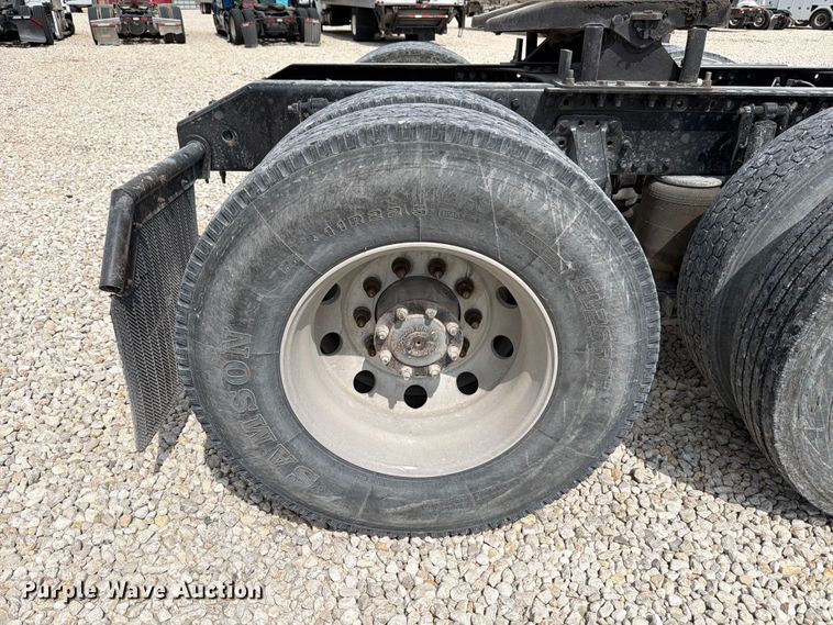 image for item YA2987 2017 Volvo VNL semi truck